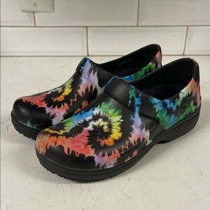 Crocs Neria Pro II Womens Size 8 Tie Dye Dual Comfort Work Clogs Shoes 205385